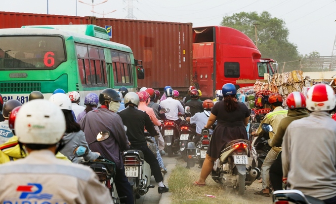 Cửa ngõ phía Đông TP HCM kẹt cứng ngày giáp Tết